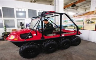 國產(chǎn)八驅(qū)水陸兩棲全地形車設(shè)計靈感源于坦克